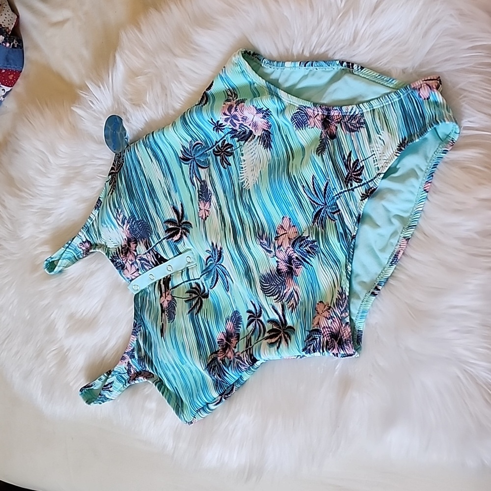 Onepiece Tropical Swimsuit 🩱 - Picture 7 of 17